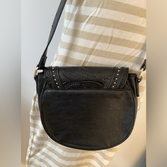 Cute leather saddle bag style crossbody 🌸 - Picture 9 of 13